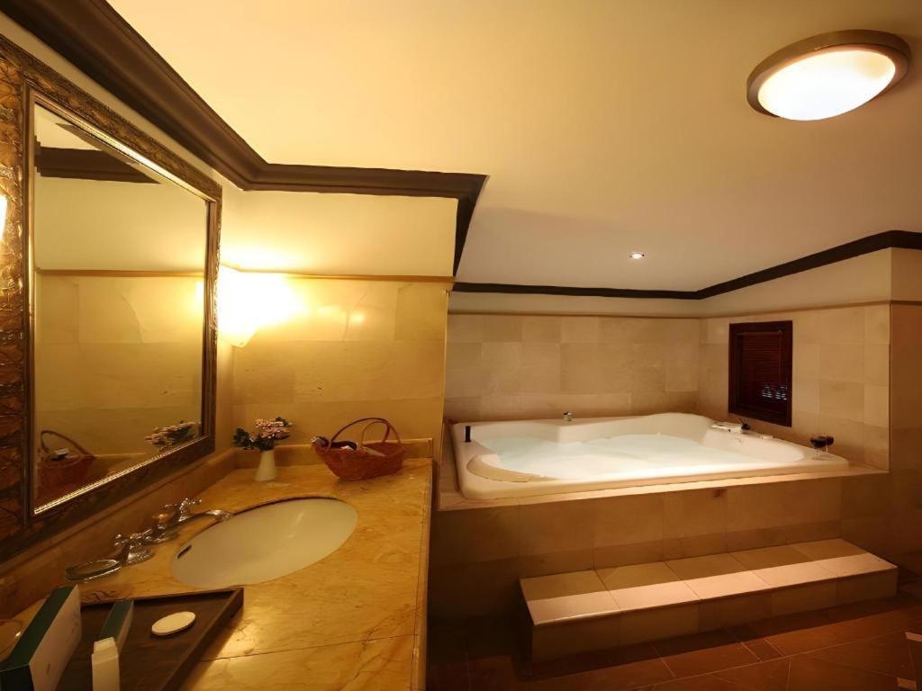 Taman Dayu Golf Club And Resort Prigen Ngoại thất bức ảnh